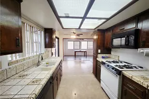 12850 Bermuda Dunes Dr, Victorville, CA 92395 - Photo 14