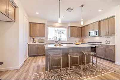 27555 Sanctuary Court, Stevenson Ranch, CA 91381 - Photo 12