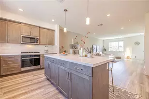 27555 Sanctuary Ct, Stevenson Ranch, CA 91381 - Photo 14