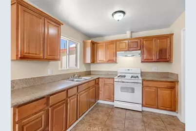 16264 Del Norte Drive, Victorville, CA 92395 - Photo 10