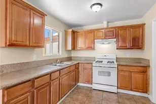 16264 Del Norte Dr, Victorville, CA 92395 - Photo 10