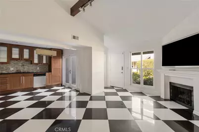 345 University Drive #F4, Costa Mesa, CA 92627 - Photo 4