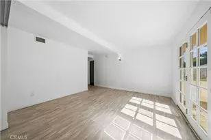 22054 Crespi St, Woodland Hills, CA 91364 - Photo 14