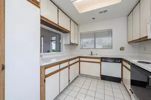 305 Huntington, Irvine, CA 92620 - Photo 10