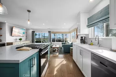 700 E Oceanfront, Newport Beach, CA 92661 - Photo 40
