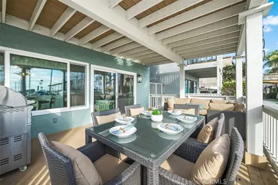 700 E Oceanfront, Newport Beach, CA 92661 - Photo 18