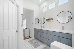 8 Cuzzano Aisle, Irvine, CA 92606 - Photo 32