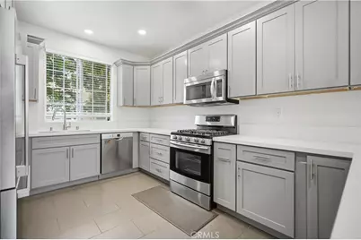 8 Cuzzano Aisle, Irvine, CA 92606 - Photo 20