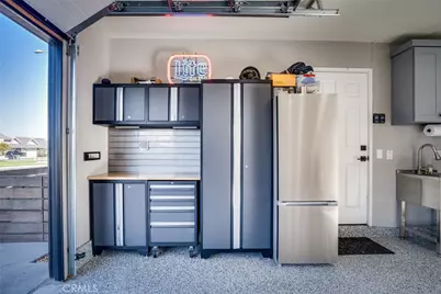 6172 Shields, Huntington Beach, CA 92647 - Photo 32