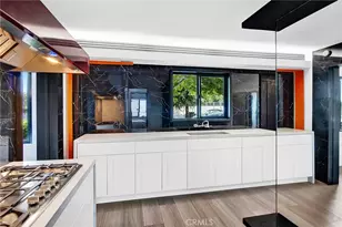 300 Holmwood Dr, Newport Beach, CA 92663 - Photo 10