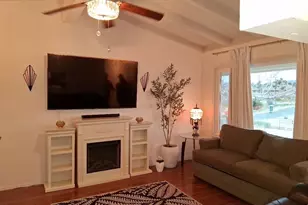 18778 Valencia, Hesperia, CA 92345 - Photo 20