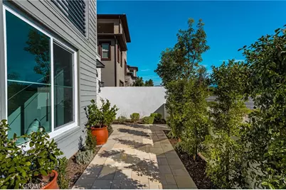 201 Lynx, Irvine, CA 92618 - Photo 2