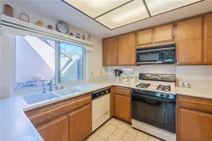 7911 Woodlake Dr, Huntington Beach, CA 92647 - Photo 10