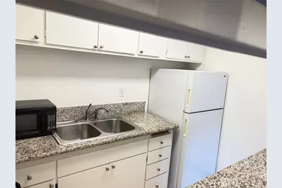 5585 E Pacific Coast Hwy #125, Long Beach, CA 90804 - Photo 10