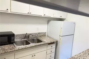 5585 E Pacific Coast Hwy, Long Beach, CA 90804 - Photo 10