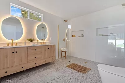 23755 Clarendon, Woodland Hills, CA 91367 - Photo 36