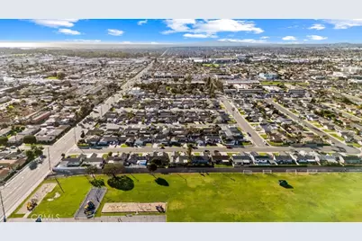 17401 Jefferson Lane, Huntington Beach, CA 92647 - Photo 36