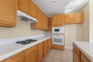 28234 Picadilly Pl, Castaic, CA 91384 - Photo 8