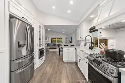 21242 Oakridge, Rancho Santa Margarita, CA 92679 - Photo 4