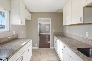 2010 N Corlett, Los Angeles, CA 90059 - Photo 8