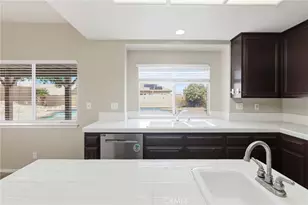 7325 Round Hill Dr, Lancaster, CA 93536 - Photo 12