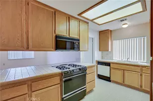 15920 Foxwood, Victorville, CA 92395 - Photo 18