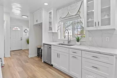 9801 S Hobart Boulevard, Los Angeles, CA 90047 - Photo 20