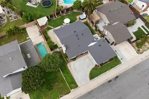 20851 Lancelot Ln, Huntington Beach, CA 92646 - Photo 36
