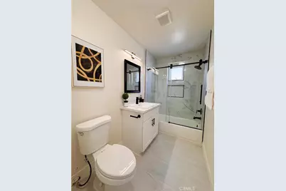 8633 Cimarron Street, Los Angeles, CA 90047 - Photo 10