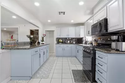 9257 Palmetto, Fontana, CA 92335 - Photo 6