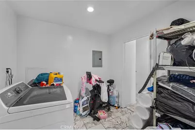 879 E 40th Place, Los Angeles, CA 90011 - Photo 10