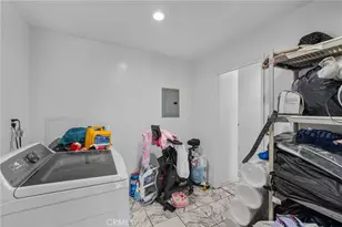 879 E 40th Pl, Los Angeles, CA 90011 - Photo 10