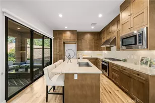 25 Umbria, Lake Forest, CA 92630 - Photo 4