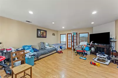 10239 Garfield Avenue, South Gate, CA 90280 - Photo 6