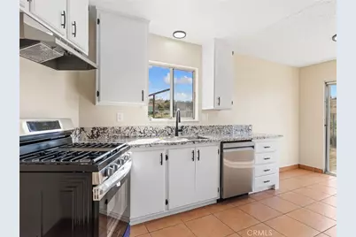 16615 Batson Place, Victorville, CA 92395 - Photo 10