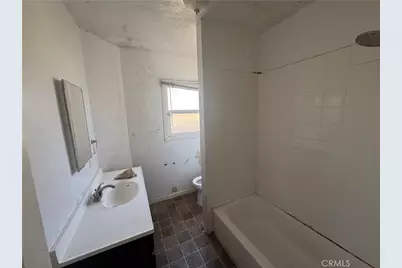 10600 Hildreth Avenue, South Gate, CA 90280 - Photo 4