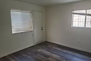 944 W 74th, Los Angeles, CA 90044 - Photo 4