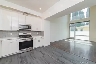 6016 W Beachwood Ln, Los Angeles, CA 90038 - Photo 8