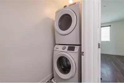 6016 W Beachwood Ln, Los Angeles, CA 90038 - Photo 24