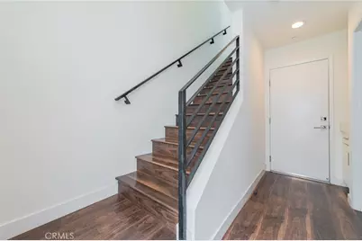 6016 W Beachwood Ln, Los Angeles, CA 90038 - Photo 2