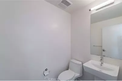 6016 W Beachwood Ln, Los Angeles, CA 90038 - Photo 14
