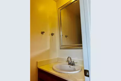 19451 Sherman Way #501, Reseda, CA 91335 - Photo 10