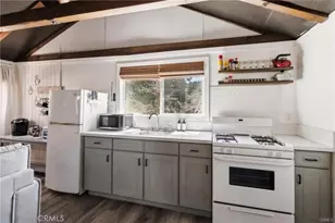 33401 Bluebird Dr, Green Valley Lake, CA 92341 - Photo 10