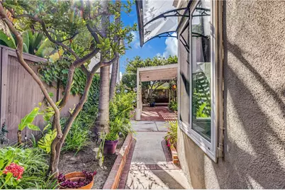 42 Almond Tree Ln, Irvine, CA 92612 - Photo 32
