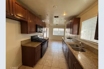 6900 Garden Grove, Reseda, CA 91335 - Photo 2