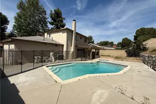 29338 Florabunda, Canyon Country, CA 91387 - Photo 18