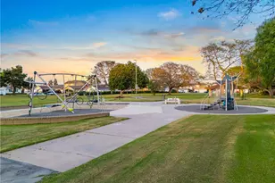 9662 Woodlawn Dr, Huntington Beach, CA 92646 - Photo 42