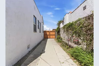 2042 W 75th Street, Los Angeles, CA 90047 - Photo 4