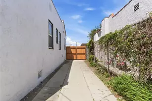 2042 W 75th St, Los Angeles, CA 90047 - Photo 4