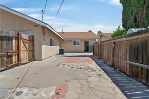 8217 Laurel Canyon Blvd, North Hollywood, CA 91605 - Photo 28